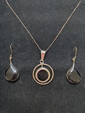 La'celet Jewelry Gallery Set Of Silver Pendant Necklace with Teardrop Earrings